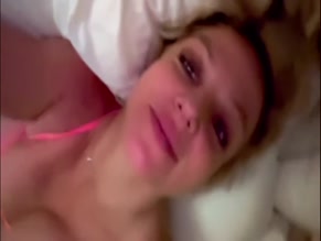 BRITNEY SPEARS in BRITNEY SPEARS SEXY ON THE BED TOUCHING HER BODY2023