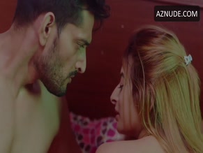 ANKITA DAVE,NEELAM BHANUSHALI NUDE/SEXY SCENE IN CHIKEN CURRY