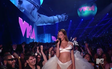 ADDISON RAE in Mtv Video Music Awards