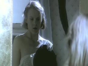 EVA WITTENZELLNER in DAS ZIMMER IM SPIEGEL (2009)