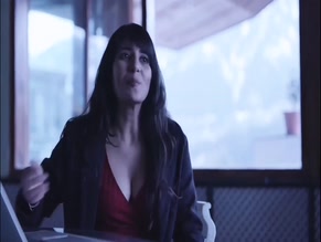 AYN ZOYA NUDE/SEXY SCENE IN UNDEKHI