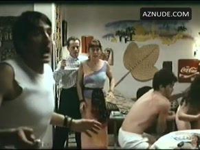 AITANA SANCHEZ-GIJON in BAJARSE AL MORO (1989)