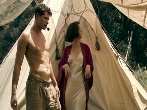 ANA DE ARMAS NUDE/SEXY SCENE IN EDEN