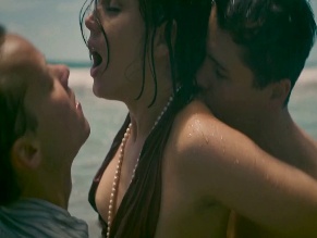 ANA DE ARMAS NUDE/SEXY SCENE IN EDEN