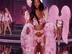 ANGEL REESE NUDE/SEXY SCENE IN THE VICTORIA'S SECRET FASHION SHOW 2025