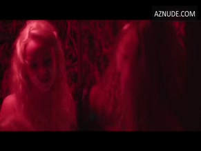 ANNABELLE DEXTER-JONES NUDE/SEXY SCENE IN WHITE GIRL