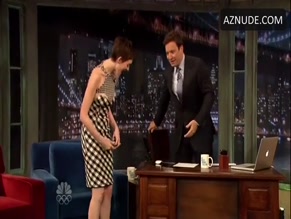 ANNE HATHAWAY NUDE/SEXY SCENE IN LATE NIGHT WITH JIMMY FALLON