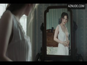ANN SKELLY NUDE/SEXY SCENE IN DEATH AND NIGHTINGALES
