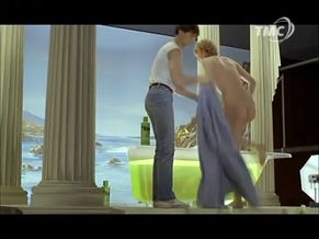  alt="Ariane Larteguy Sexy in Les Hommes Preferent Les Grosses"