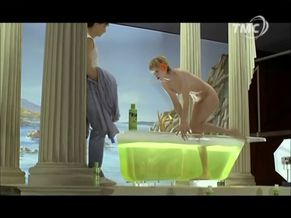  alt="Ariane Larteguy Sexy in Les Hommes Preferent Les Grosses"