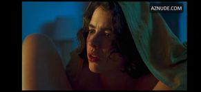  alt="Margaret Qualley Sexy in Drive-away Dolls"