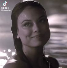  alt="Nathalie Kelley Sexy in The Vampire Diaries"