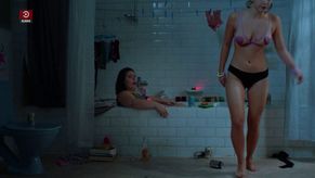  alt="Mimosa Willamo Sexy in Badrumsliv"