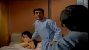  alt="Moria Casan Sexy in Los Doctores Las Prefieren Desnudas"