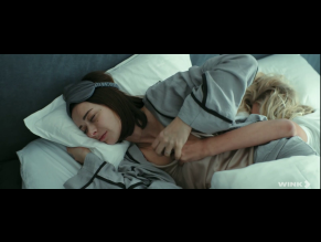 Көкірекшедегі үлкен кеуделер