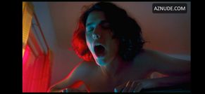  alt="Margaret Qualley Sexy in Drive-away Dolls"
