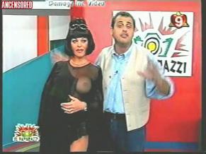 SILVIA SULLERSexy in El Paparazzi