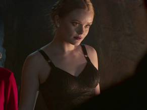 Abigail F. CowenSexy in Chilling Adventures of Sabrina