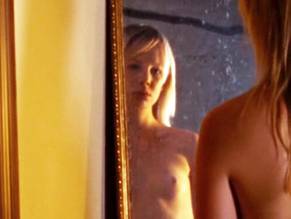 Adelaide Clemens  nackt