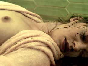  alt="Agnes Born Sexy in Detective Hole"