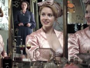 Amy AdamsSexy in Miss Pettigrew Lives for a Day