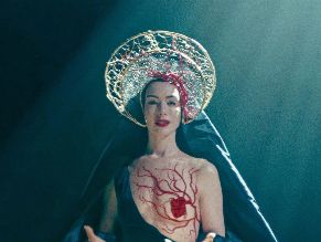  alt="Anne Hathaway Sexy in Mother Mary"