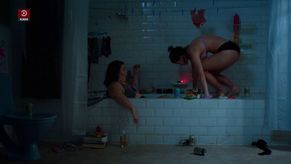  alt="Mimosa Willamo Sexy in Badrumsliv"