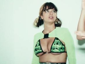 Belen Barenys Sexy in Autodefensa