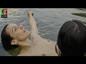  alt="Carla Maciel Sexy in Casa Flutuante"
