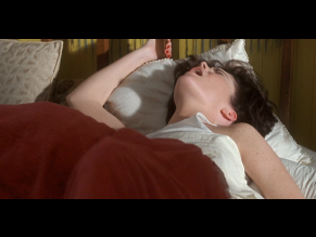  alt="Lara Flynn Boyle Sexy in Threesome"