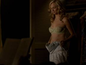 Candice AccolaSexy in The Vampire Diaries