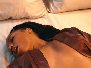  alt="Chloe Bailey Sexy in Strung"