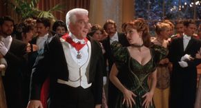  alt="Amy Yasbeck Sexy in Dracula: Dead And Loving It"