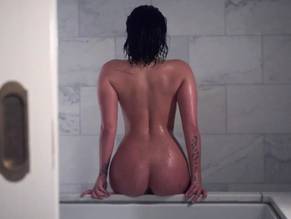 Demi LovatoSexy in Vanity Fair: Photoshoot