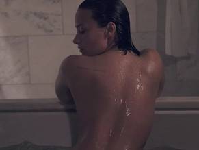 Demi LovatoSexy in Vanity Fair: Photoshoot