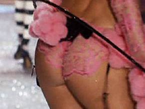 Doutzen KroesSexy in The Victoria's Secret Fashion Show 2012