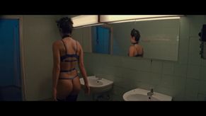  alt="Viola Lotti Gombo Sexy in Birodalom"