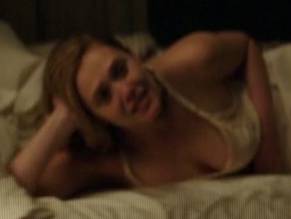 Elizabeth Olsen Topless Beach - ELIZABETH OLSEN Nude - AZNude