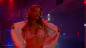 Ол еркектің аузына сидит және сперма.