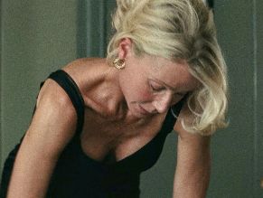  alt="Gwyneth Paltrow Sexy in Marty Supreme"