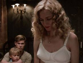 Heather GrahamSexy in Flowers in the Attic