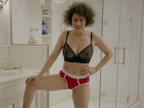 Ilana Glazer Makes Her Nude Debut In 