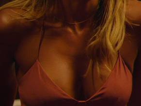 Jessica AlbaSexy in Mechanic: Resurrection