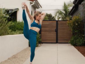  alt="Kristen Bell Sexy in Nobody Wants This"