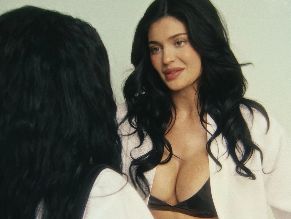  alt="Kylie Jenner Sexy in The Moment"