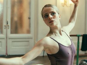  alt="Lili Epply Sexy in Crooks"
