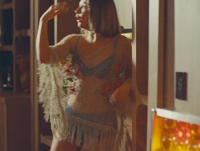 alt="Madelyn Cline Sexy in House Tour"
