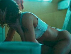  alt="Manon Bresch Sexy in Privileges"