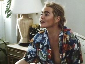  alt="Margaux Hemingway Sexy in Over The Brooklyn Bridge"