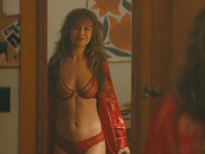  alt="Mika Abdalla Sexy in Off Campus"